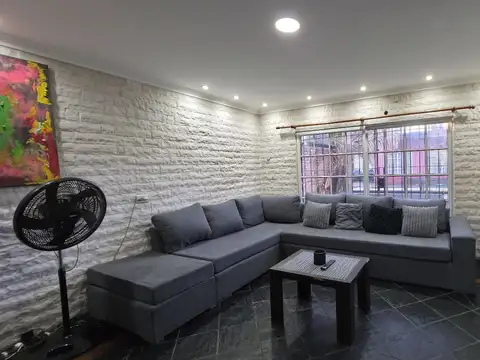 Casa 6 ambientes con 2 baños