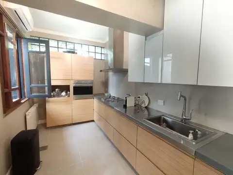 Casa 6 ambientes con 3 baños