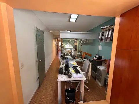 Oficina en Alquiler con 2 cocheras