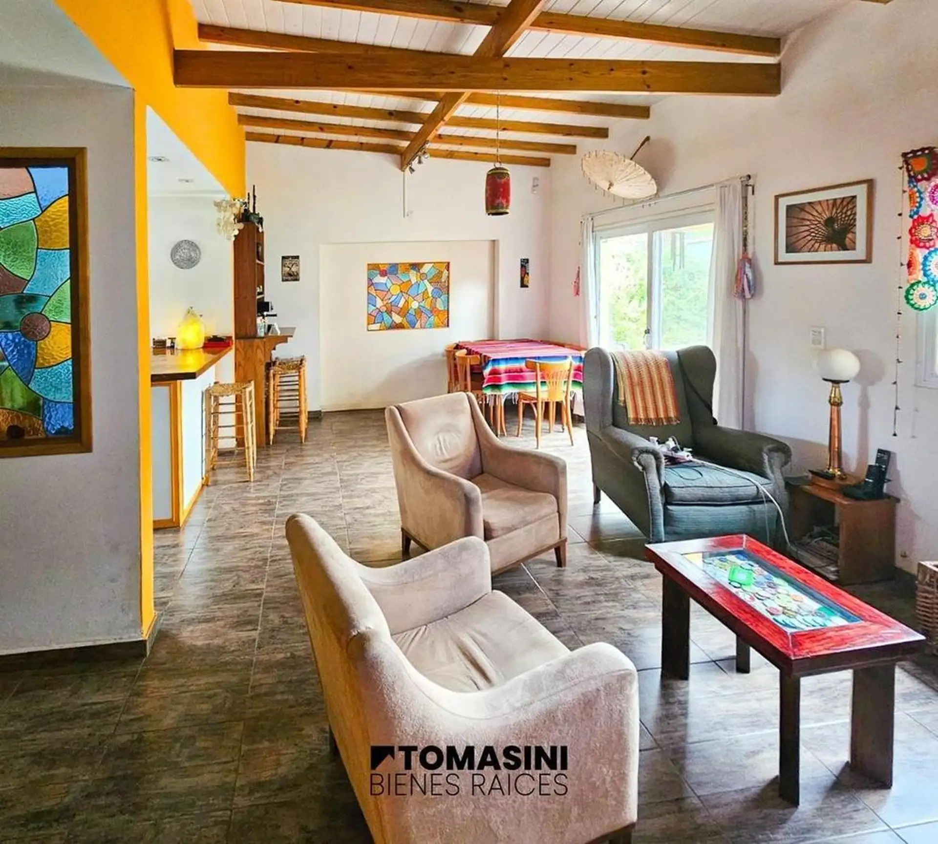 CASA DE TRES AMBIENTES CON PARQUE