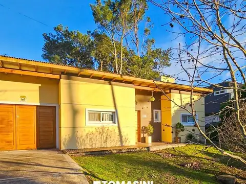 CASA DE TRES AMBIENTES CON PARQUE