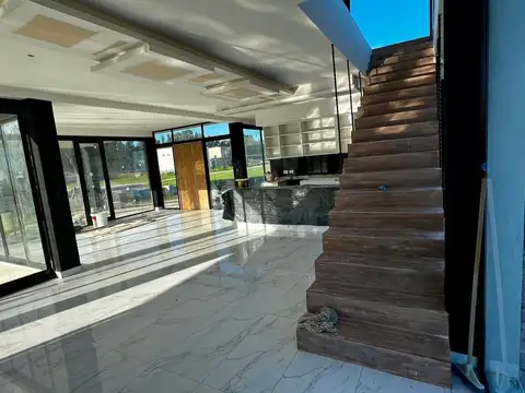 Casa 4 ambientes con 4 baños