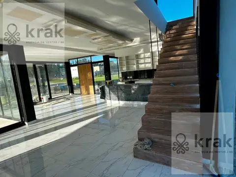 Casa 4 ambientes con 4 baños