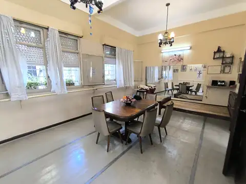 CASA 4 AMB. MUY BUEN ESTADO A MTS. METRO BUS Y AV. GAONA