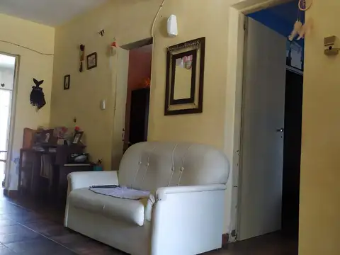 Casa 5 ambientes con 1 baño