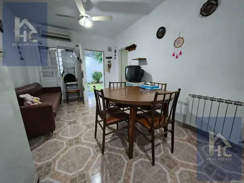 PH en venta 2 ambientes en monte grande con patio y jardin.