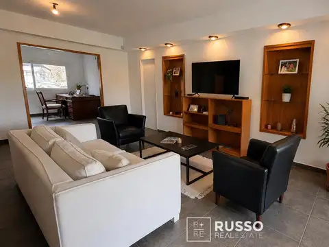 Casa en Venta con 2 cocheras