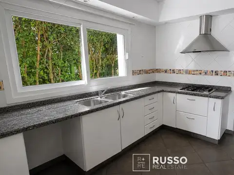 Casa 5 ambientes con 4 baños