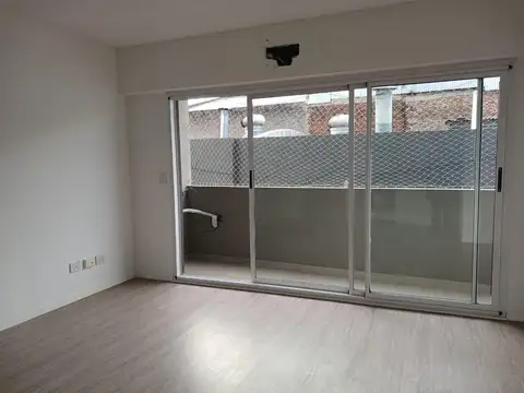 VENTA DEPARTAMENTO 2 AMBIENTES CON BALCÓN - MUY LUMINOSO - PATERNAL