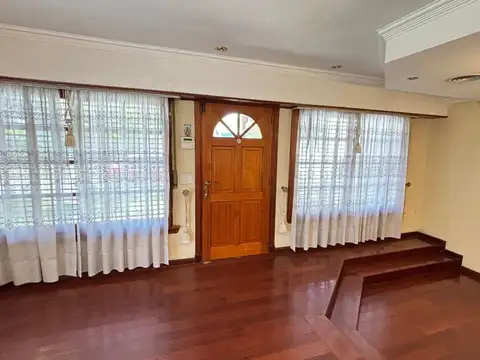 VENTA CASA C/PILETA Y COCHERA MARIANO ACOSTA MERLO