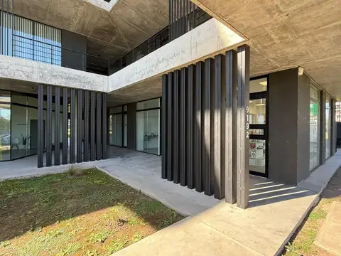 Plaza TN \  Amplio local comercial en PB