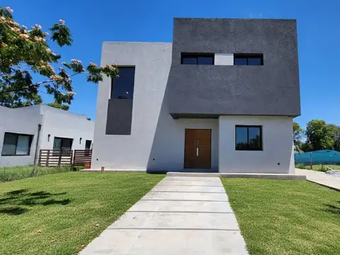 VENTA - CASA - PILAR DEL ESTE - CON PILETA - SANTA EMILIA A ESTRENAR.
