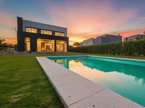 Casa en pilar del este Santa Emilia Interna con pileta