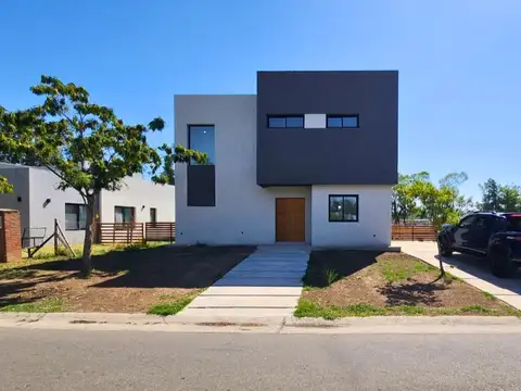 Casa en Venta en Pilar del Este - Santa Emilia, USD 224.900