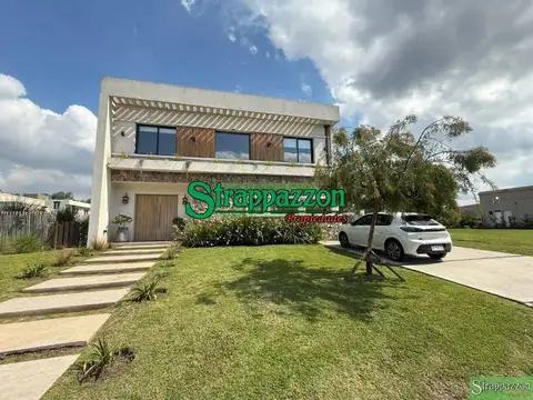 Casa En Venta B° Priv. Fincas De Alvarez. Fco. Alvarez. Moreno. Casa 5 Amb.