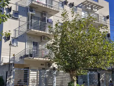 DEPTO 2 AMB. CON BALCON Y COCHERA EN V. SARMIENTO