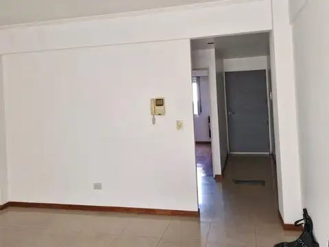 DEPTO 2 AMB. CON BALCON Y COCHERA EN V. SARMIENTO