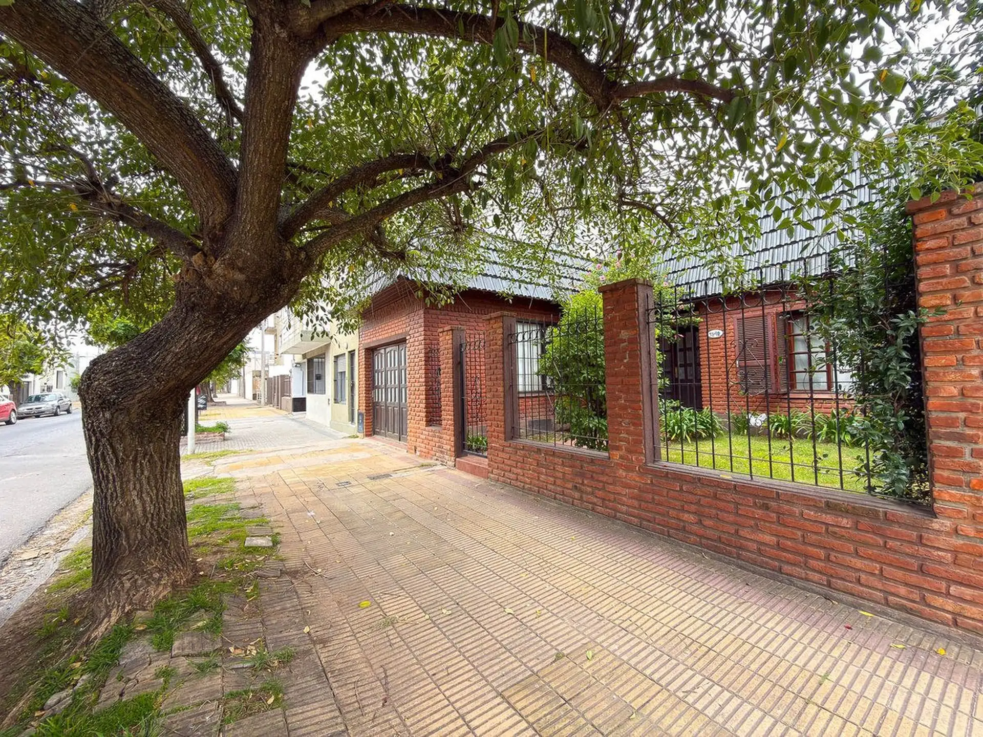 Casa 3 dorm, 166m² en Pellegrini 1349, semicéntrica