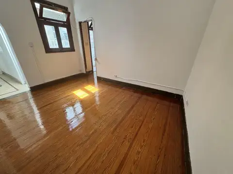 Depto Tipo Casa 2 ambientes con 1 baño