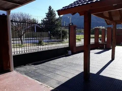 Casa en Venta con 3 cocheras