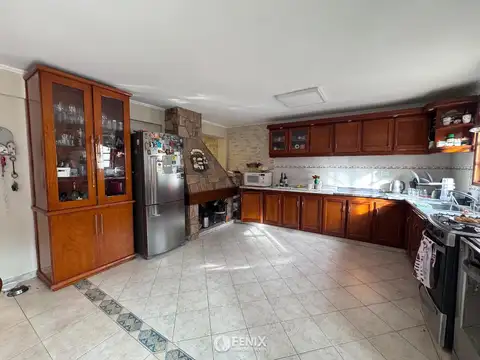 Casa en Venta con 3 cocheras