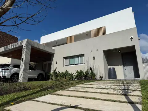 Casa 6 ambientes con 3 baños