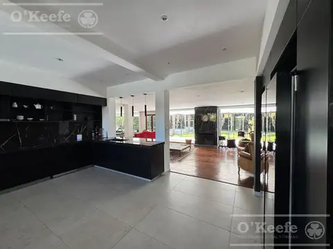 Casa 5 ambientes con 3 baños
