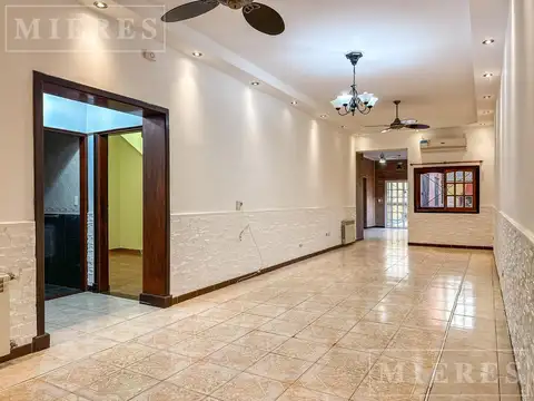 Casa en Venta con 3 cocheras