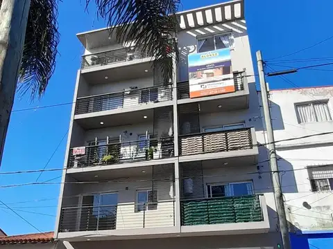 Excelente departamento 3 ambientes con Doble Cochera.