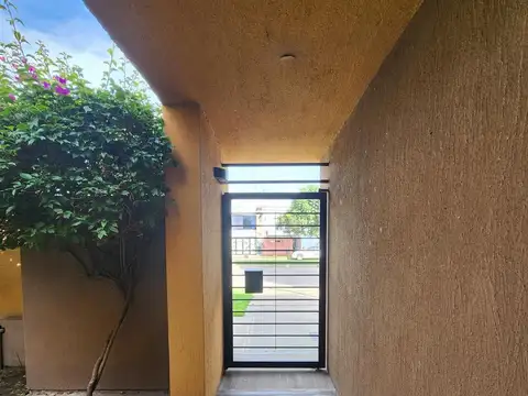 SE VENDE CASA EN BRAGADO CON PILETA