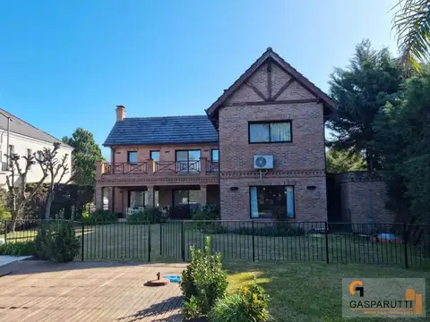 Casa 5 ambientes con 3 baños