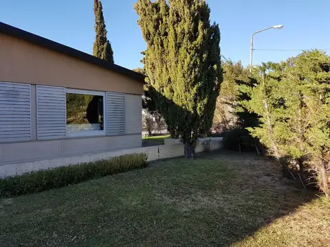 Casa 8 ambientes con 3 baños