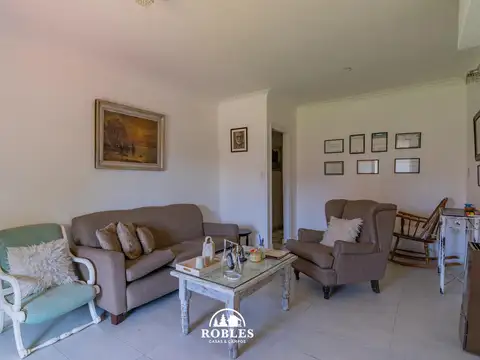 Casa 4 ambientes con 2 baños