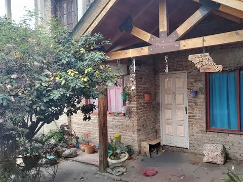 Casa 5 ambientes con 2 baños
