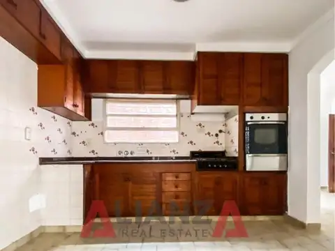 Casa 5 ambientes con 2 baños