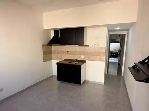 DEPARTAMENTO 2 AMBIENTES EN PLANTA BAJA CON PATIO EN ALQUILE