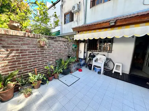 Olivos: Impecable Dúplex en 3 Plantas. 5 Ambientes, Entrada de Auto Propia. Patio y Terraza. Moderna construcción