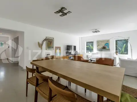 Casa 6 ambientes con 4 baños