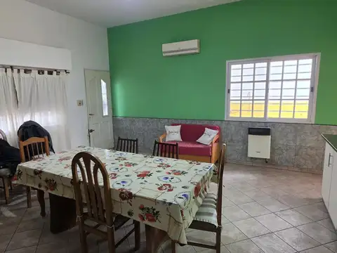 Casa en Venta con 4 cocheras