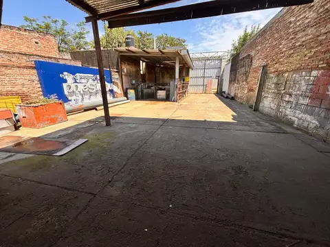 Terreno con Galpon a metros de Av Peñaloza