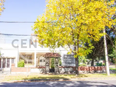 VENTA CASA 4 DORMITORIOS, 3 BAÑOS, PILETA, JARDIN, QUINCHO, BARRIO ROQUE SAENZ PEÑA, ROSARIO