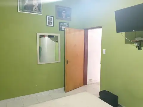 Venta Casa 2 ambientes patio y locales Quilmes