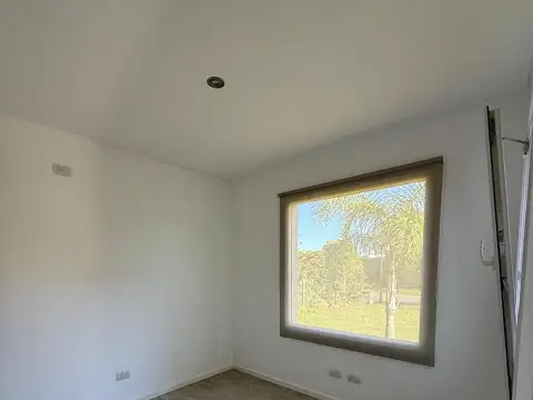 Casa en Alquiler con 7 cocheras