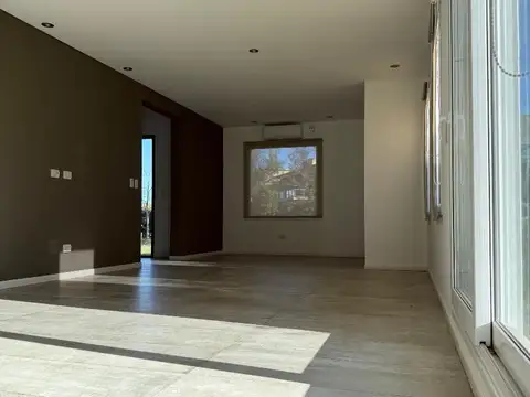 Casa 6 ambientes con 4 baños