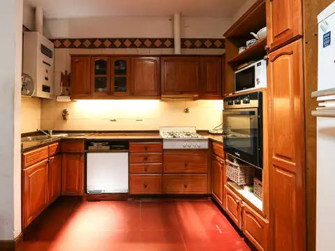 CASA EN VENTA CON JARDIN EN PACHECO APTO CREDITO !