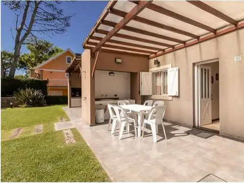 Venta Complejo 4 casas  c/ piscina 400m2 cub 150Mar Brio Nor