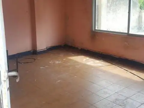 CASA 3 AMB. CON PARQUE Y GARAGE