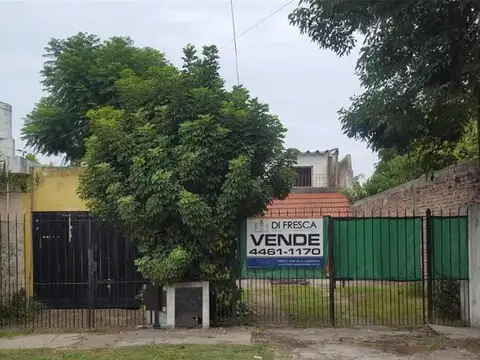 CASA 3 AMB. CON PARQUE Y GARAGE