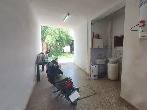 Alquiler vivienda + taller/galpon en Moron
