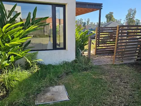 Santo Tomas - Mariano Acosta 3098